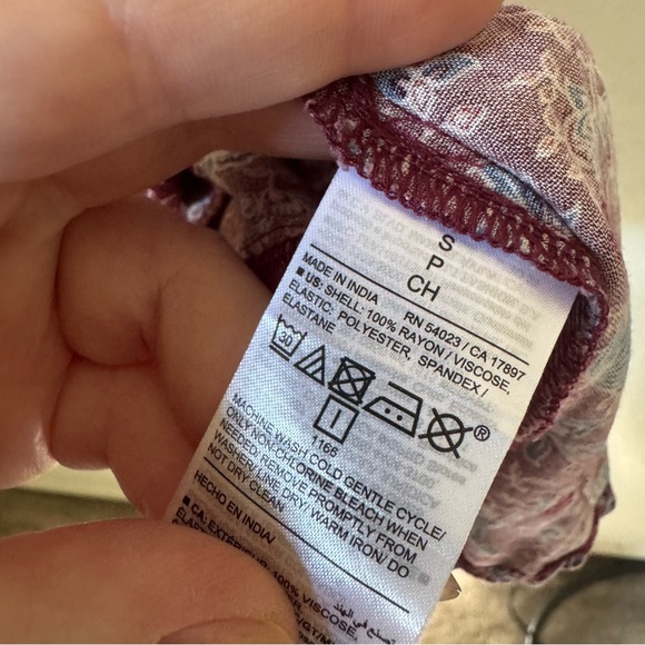 Old Navy | Floral Smocked Fit & Flare Long-Sleeve Mini Dress - Picture 7 of 9